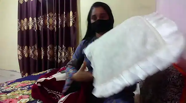 Snapshot of LovelyRose69 chatting on December 18, 2024, 6:46 pm LovelyRose69 online show from December 18, 2024, 6:46 pm