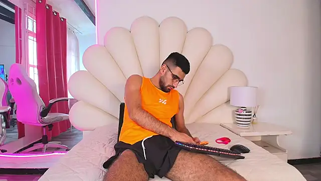 Ethan  Walker online show from February 24, 2025, 1:53 pm