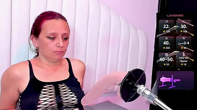 Snapshot of Issys_milf chatting on January 11, 2026, 3:50 pm Issys milf online show from January 11, 2026, 3:50 pm