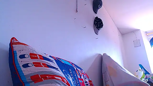 ADAM HOT online show from December 4, 2025, 3:43 pm