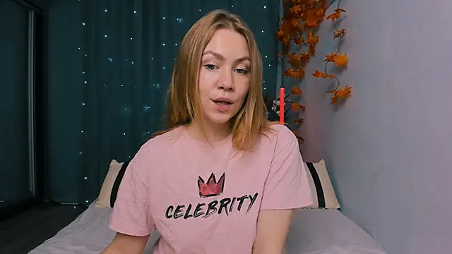 Snapshot of InsatiableFoxX chatting on October 29, 2025, 8:54 pm InsatiableFoxX online show from October 29, 2025, 8:54 pm