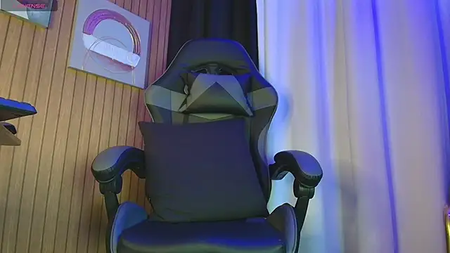 Camila Chainn online show from November 15, 2025, 8:33 am