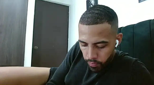 Snapshot of Hendry_ chatting on January 9, 2025, 11:56 pm Hendry online show from January 9, 2025, 11:56 pm