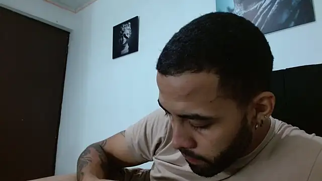 Snapshot of Hendry_ chatting on February 5, 2025, 4:48 am Hendry online show from February 5, 2025, 4:48 am