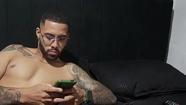 Snapshot of Hendry_ chatting on February 6, 2025, 3:37 am Hendry online show from February 6, 2025, 3:37 am