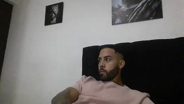 Snapshot of Hendry_ chatting on February 7, 2025, 2:40 am Hendry online show from February 7, 2025, 2:40 am