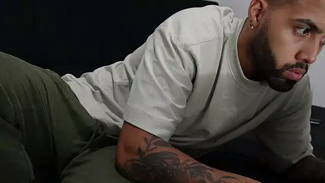 Snapshot of Hendry_ chatting on February 12, 2025, 2:24 am Hendry online show from February 12, 2025, 2:24 am