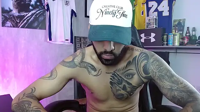 Snapshot of Hendry_ chatting on December 22, 2025, 1:13 am Hendry online show from December 22, 2025, 1:13 am