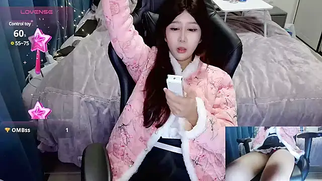 Snapshot of Angelababy001 chatting on December 12, 2024, 2:33 pm Angelababy001 online show from December 12, 2024, 2:33 pm