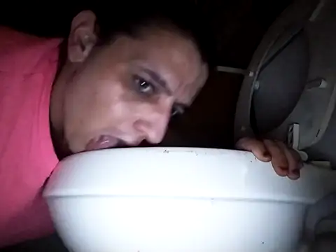 UniqueKorn86 online show from October 9, 2025, 7:34 pm