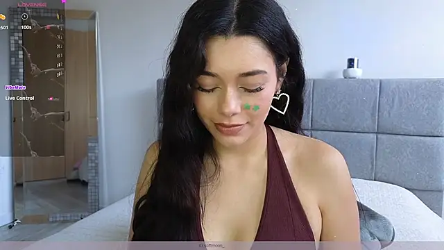 Snapshot of Soffimoon_ chatting on May 28, 2026, 8:06 pm Soffimoon online show from May 28, 2026, 8:06 pm