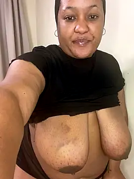 Snapshot of Missmoox24 chatting on September 30, 2025, 11:32 pm Missmoox24 online show from September 30, 2025, 11:32 pm