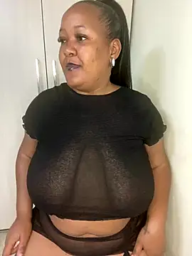 Snapshot of Missmoox24 chatting on October 21, 2025, 10:38 am Missmoox24 online show from October 21, 2025, 10:38 am