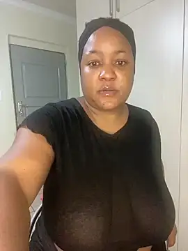 Snapshot of Missmoox24 chatting on October 29, 2025, 8:21 pm Missmoox24 online show from October 29, 2025, 8:21 pm