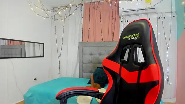 valentina 0  online show from February 14, 2025, 6:34 am