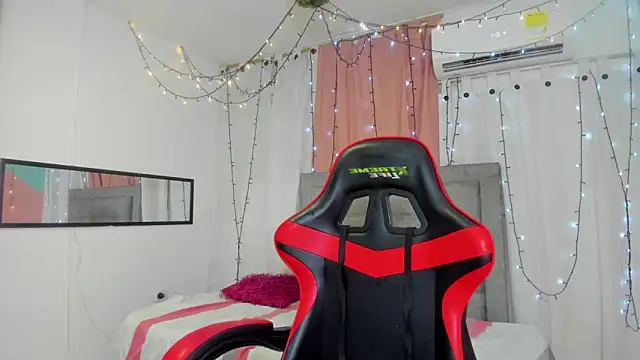 valentina 0  online show from March 13, 2025, 3:33 am