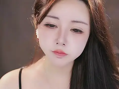 Qiaoqiao  online show from November 7, 2025, 1:55 pm