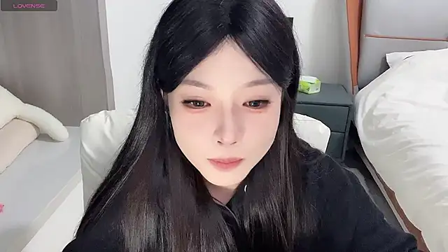 Q-ing online show from December 9, 2024, 1:45 pm