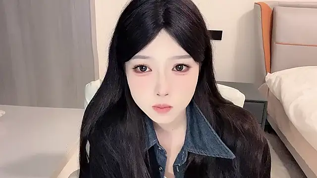 Q-ing online show from January 3, 2025, 3:44 pm