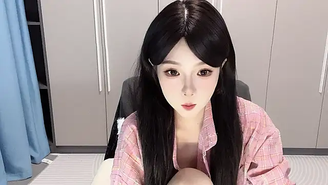 Q-ing online show from October 11, 2025, 2:04 pm