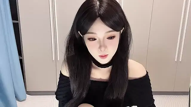 Q-ing online show from November 3, 2025, 12:39 pm