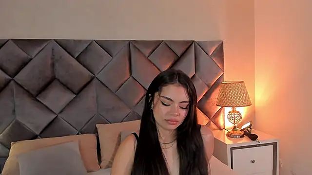 Luisa0110 online show from September 29, 2025, 8:24 pm