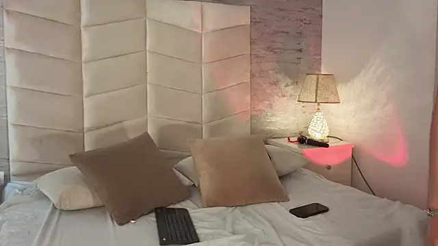 Luisa0110 online show from February 25, 2026, 5:00 pm