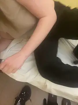 Snapshot of EdnaBradley chatting on February 16, 2026, 12:51 am EdnaBradley online show from February 16, 2026, 12:51 am