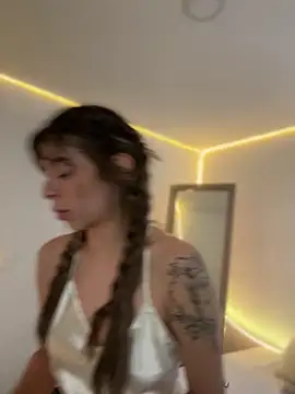 AmmyCollinsW online show from November 20, 2025, 9:25 pm