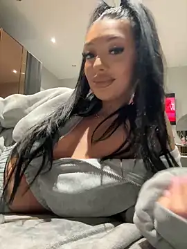 amirahylerr online show from February 4, 2025, 8:28 pm