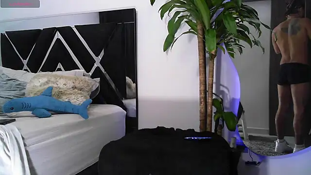 LeooBigBoy online show from February 21, 2025, 4:18 am