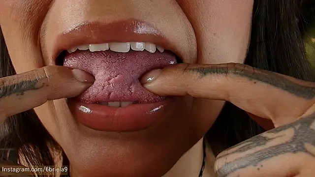 6Briela9  online show from March 7, 2026, 5:54 pm