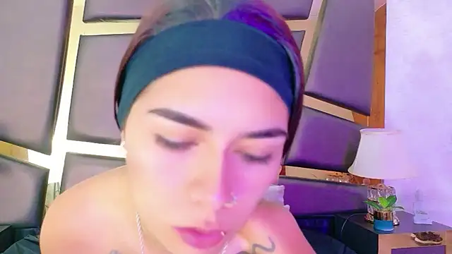 Snapshot of NicoleEsposito chatting on September 30, 2025, 1:05 pm NicoleEsposito online show from September 30, 2025, 1:05 pm