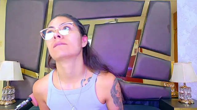 NicoleEsposito online show from December 2, 2025, 2:01 pm