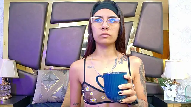 NicoleEsposito online show from January 7, 2026, 12:40 pm