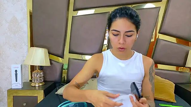 NicoleEsposito online show from February 3, 2026, 1:27 pm