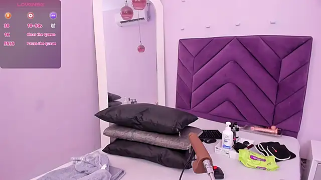 Maddyjohnsonn online show from December 12, 2024, 3:43 am