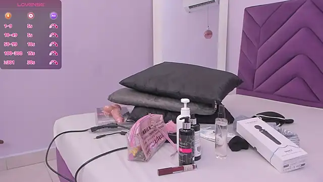 Maddyjohnsonn online show from December 29, 2024, 3:54 am