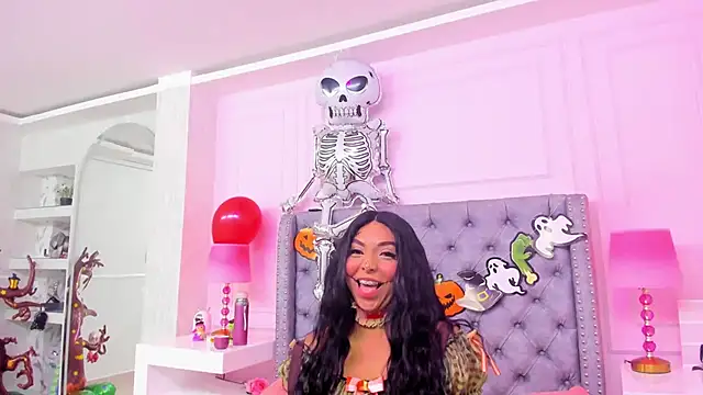 HaileeRoberts online show from October 18, 2025, 12:50 pm