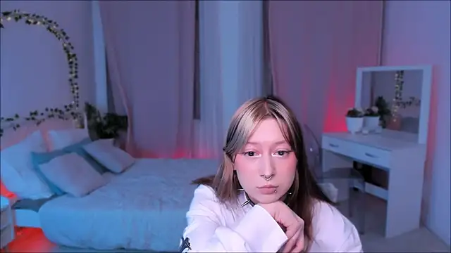 SaintGirl online show from January 13, 2025, 2:53 pm