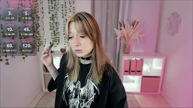 SaintGirl online show from January 23, 2025, 6:35 pm