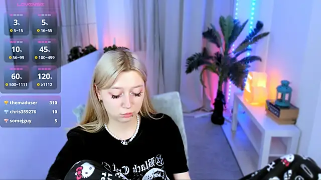 SaintGirl online show from February 8, 2025, 6:44 pm