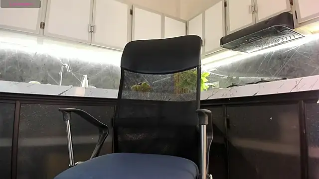 Snapshot of antony_bigdick_ chatting on November 27, 2025, 1:18 am antony bigdick online show from November 27, 2025, 1:18 am