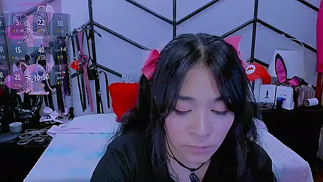 AlanaLuck online show from November 15, 2025, 8:05 pm