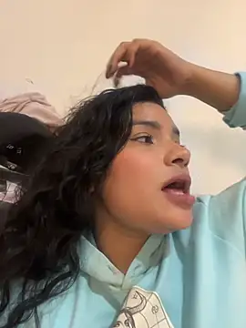 lolaa staars online show from October 25, 2025, 5:26 am