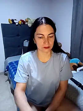 Snapshot of renata_hot1 chatting on April 1, 2026, 11:24 pm renata hot1 online show from April 1, 2026, 11:24 pm