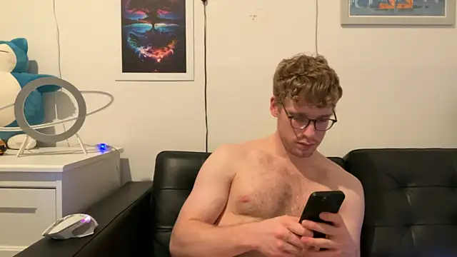 Snapshot of BlueEyedTallGuy94 chatting on December 9, 2024, 8:22 am BlueEyedTallGuy94 online show from December 9, 2024, 8:22 am