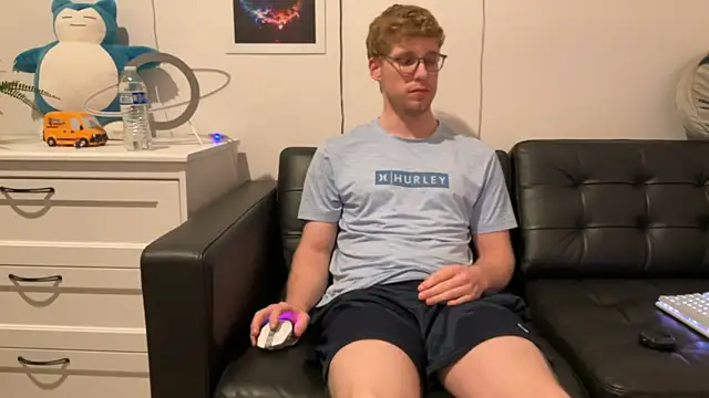 Snapshot of BlueEyedTallGuy94 chatting on December 14, 2024, 5:07 am BlueEyedTallGuy94 online show from December 14, 2024, 5:07 am