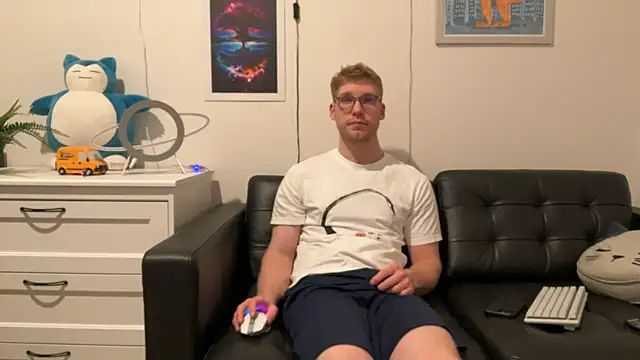 Snapshot of BlueEyedTallGuy94 chatting on December 14, 2024, 10:50 pm BlueEyedTallGuy94 online show from December 14, 2024, 10:50 pm