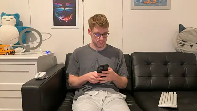 Snapshot of BlueEyedTallGuy94 chatting on December 16, 2024, 4:23 am BlueEyedTallGuy94 online show from December 16, 2024, 4:23 am